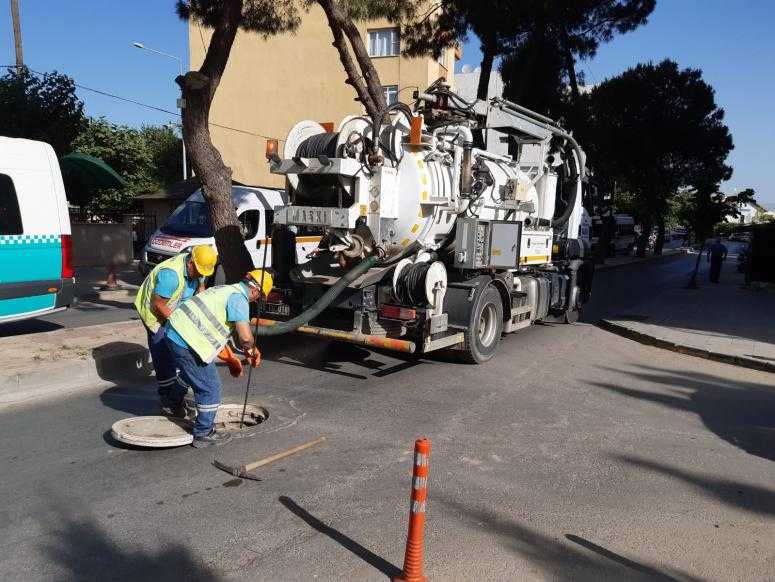 Alaşehir Merkezde Kanalizasyon Hatları Temizleniyor
