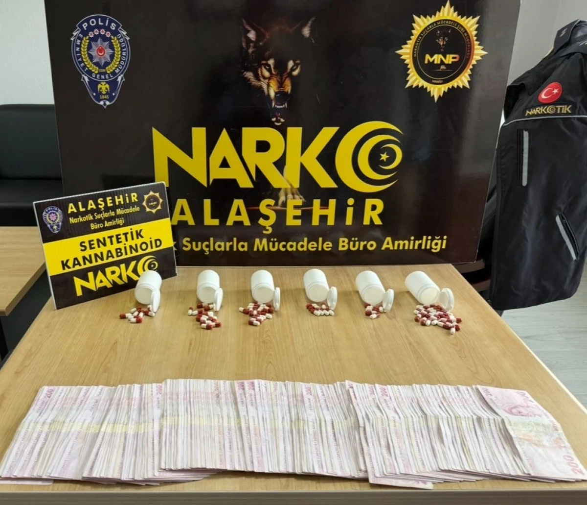 Alaşehir&rsquo;de 4 adrese eş zamanlı uyuşturucu operasyonu: 1 tutuklama