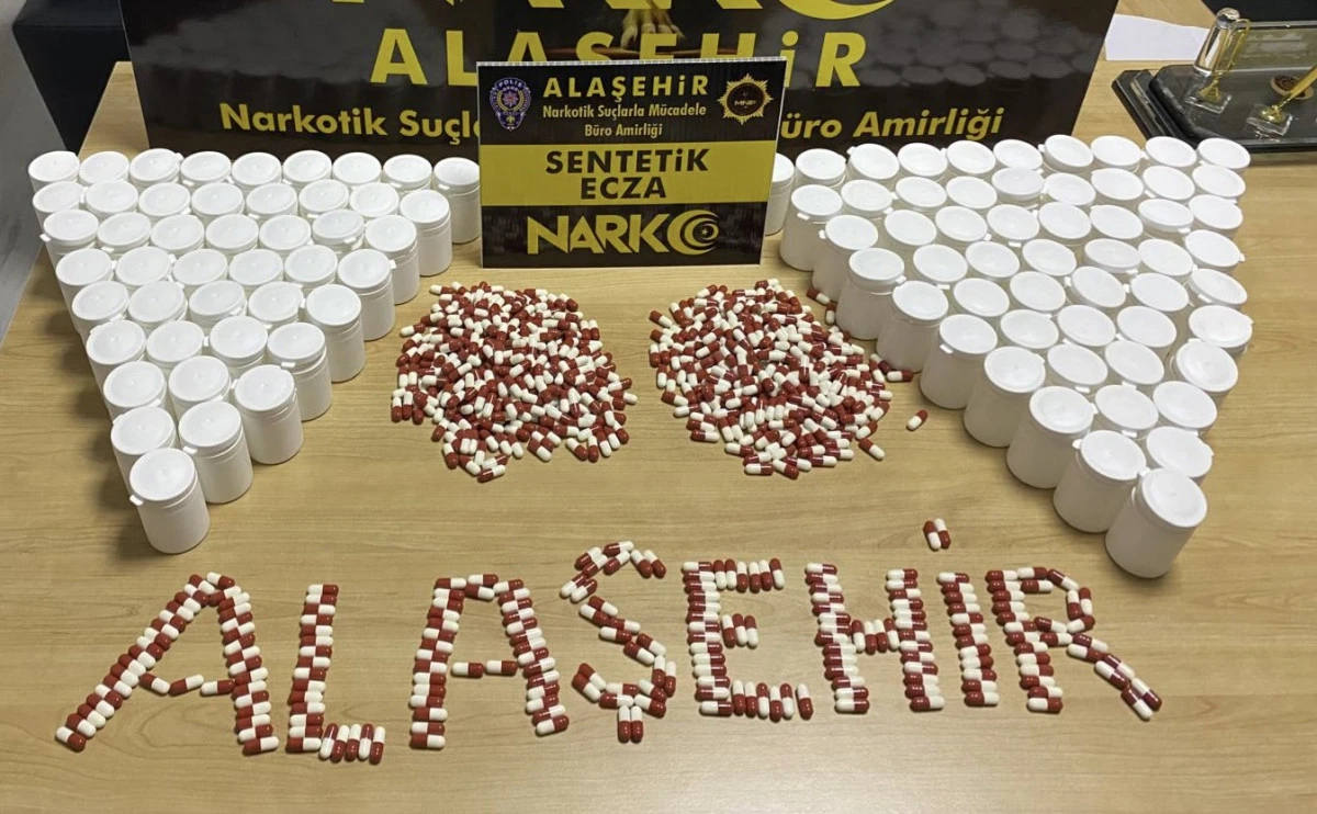 Alaşehir&rsquo;de 5 Bin 564 Sentetik Ecza Hapı Ele Ge&ccedil;irildi: 2 Ş&uuml;pheli Tutuklandı